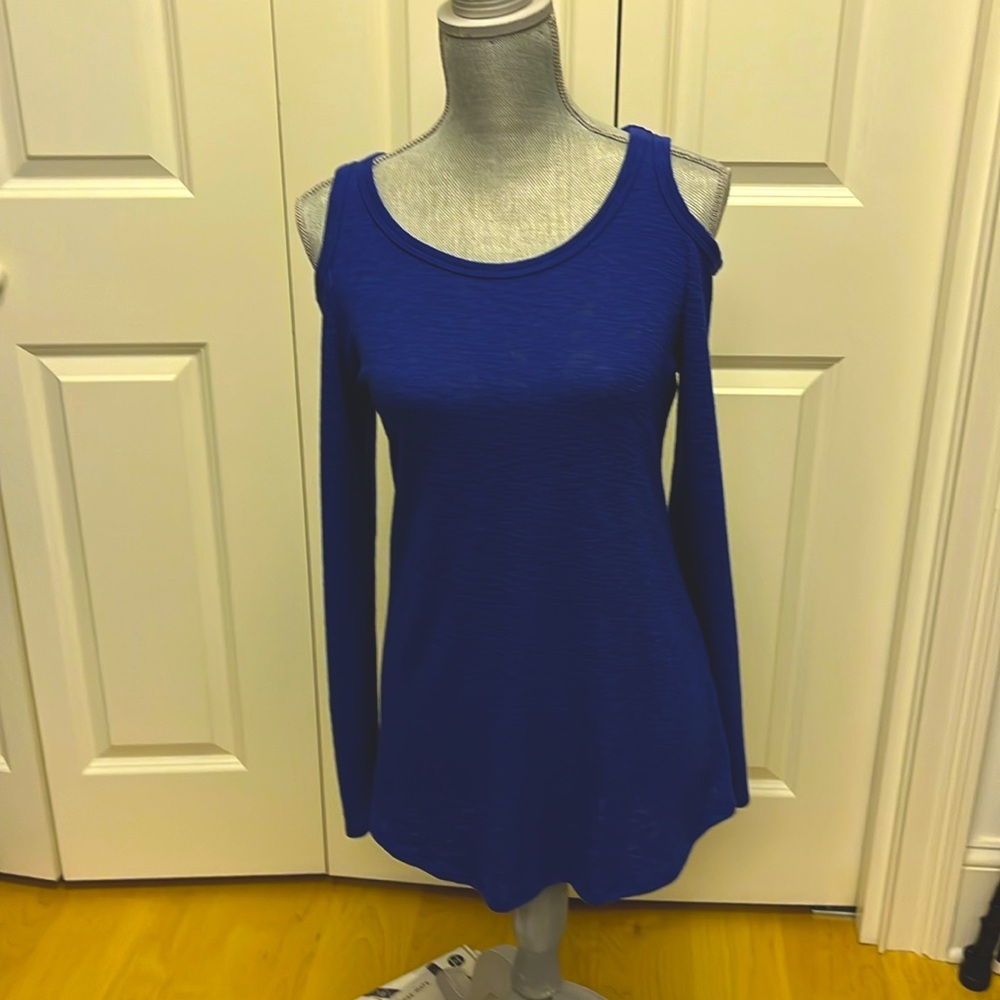 Open Shoulder top in Cobalt Blue Sz M